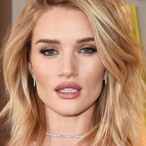 Medium Layered Hairstyle Women's Blonde Color Straight Human Hair Wigs Lace Front Cap Wigs 18Inch