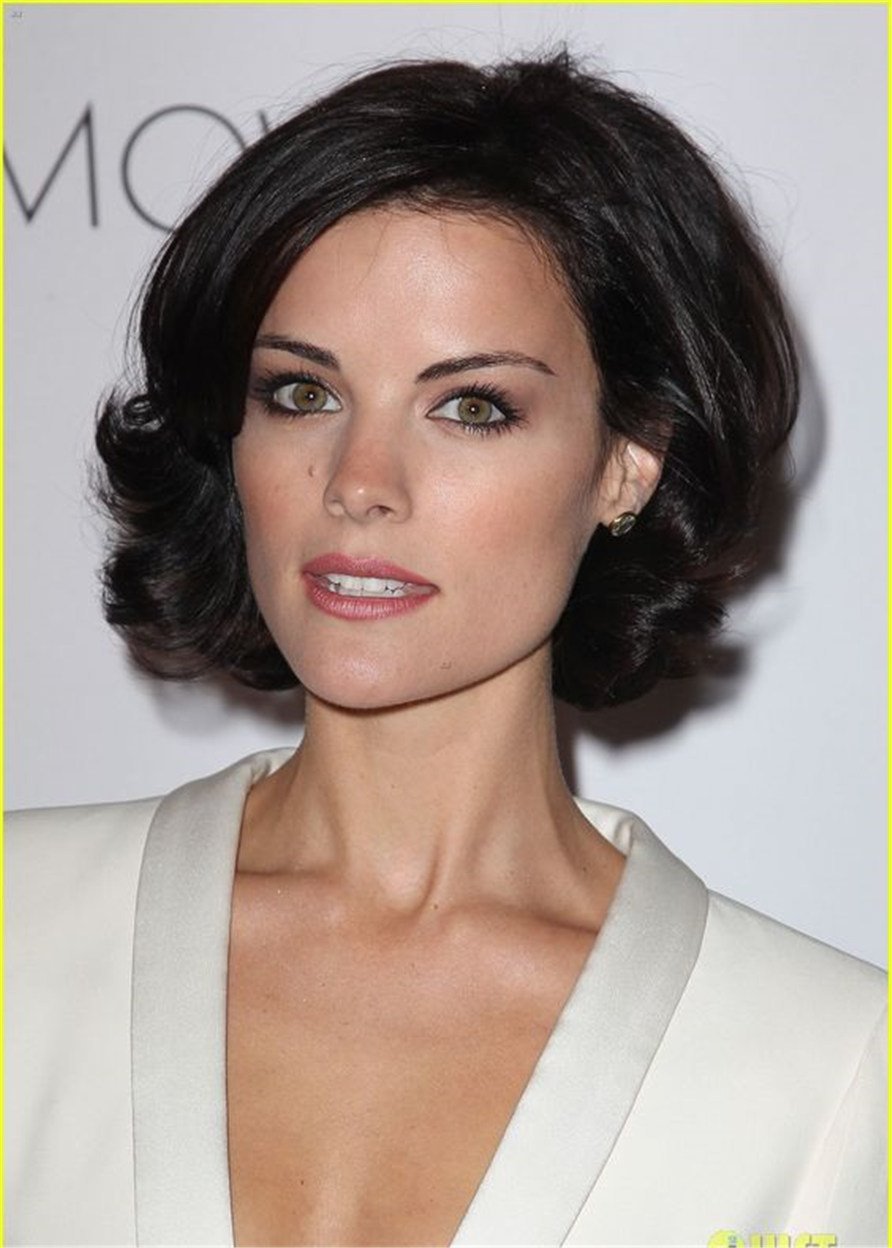 Human Hair Wavy Capless Women 12 Inches 120% Wigs Heat Resistant Natural Looking Daily Party Wigs Cosplay Wigs with Natural Bangs with Free Wig Cap