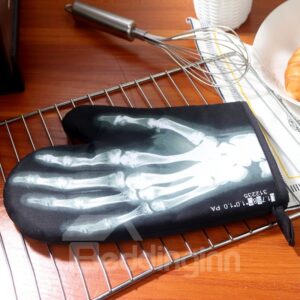 X-Ray and Skull Pattern Black Kitchen Oven Heat Insulation A Pair of Gloves